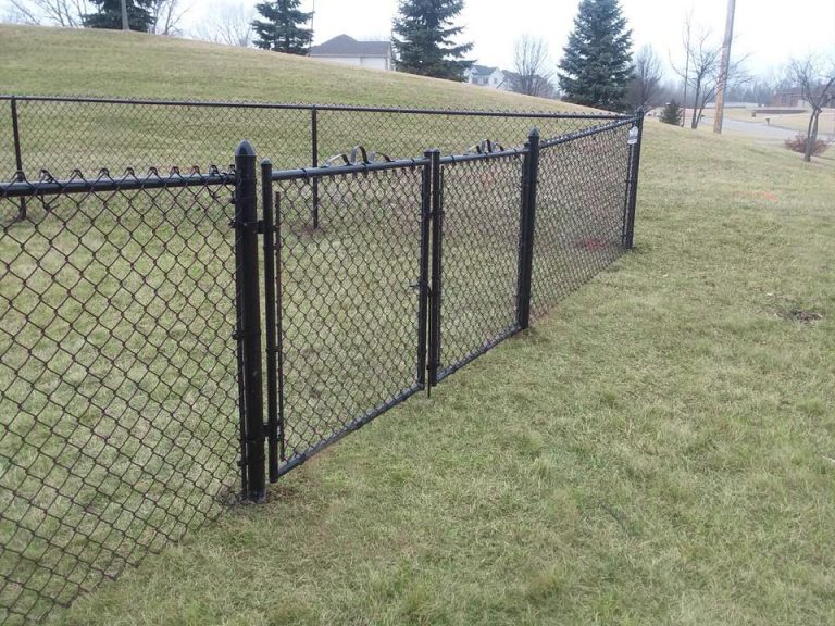 Chain Link Fence - Des Moines Steel Fence | PVC, Chain Link & Wood ...